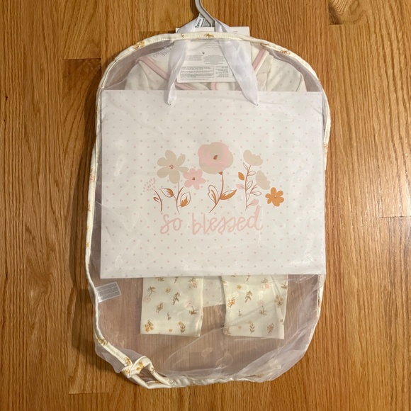 Kyle + Deena 7 Piece Baby Girl Gift Set - Picture 4 of 5